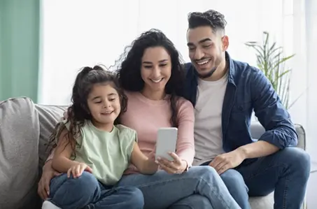 Familia usando KITA